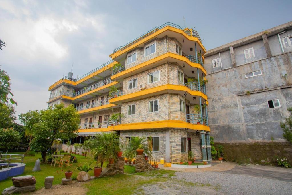Spot On 445 New Hotel Natureland Pokhara Bagian luar foto