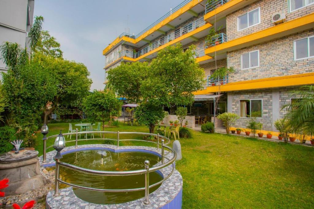Spot On 445 New Hotel Natureland Pokhara Bagian luar foto