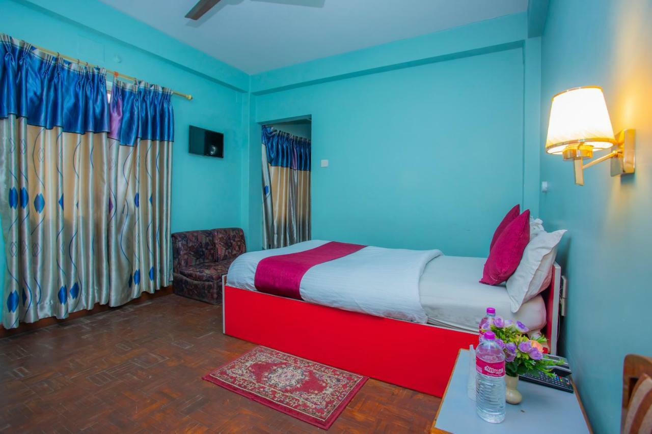 Spot On 445 New Hotel Natureland Pokhara Bagian luar foto
